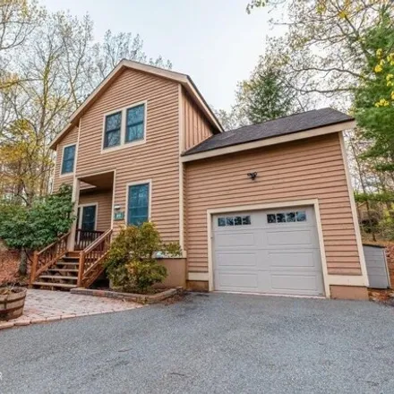 Buy this 3 bed house on 112 High Mountain Ln in Tannersville, Pennsylvania