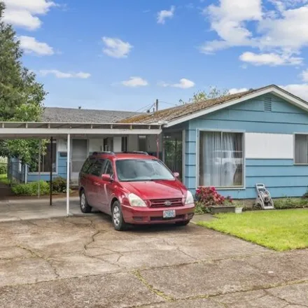 Buy this 3 bed house on 916 11th Avenue Southwest in Albany, OR 97321