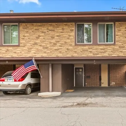 Buy this 3 bed townhouse on 2 Cour Versaille in Palos Hills, IL 60465