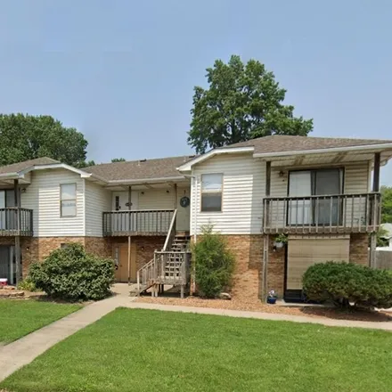 Rent this 2 bed condo on 973 27th Street in Nameoki, Granite City