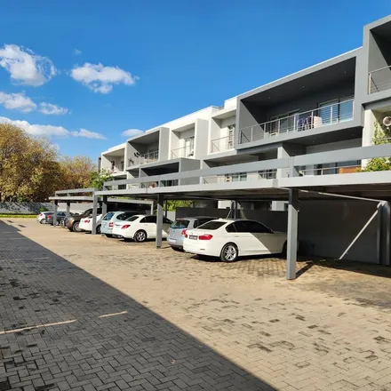 Rent this 3 bed townhouse on unnamed road in Oaklands, Johannesburg