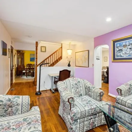 Image 5 - 5011 54th Place, Rogers Heights, Hyattsville, MD 20781, USA - House for sale