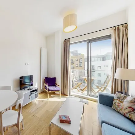 Rent this 1 bed apartment on Farringdon in Broad Yard, London