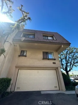 Image 2 - 9050 Vanalden Avenue, Los Angeles, CA 91324, USA - Townhouse for rent