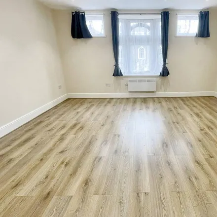 Rent this studio apartment on 684 High Road Leyton in London, E10 6RY