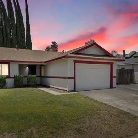 Buy this 3 bed house on 601 Hacienda Avenue in Manteca, CA 95336