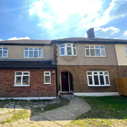 Rent this 5 bed duplex on Moray Way in London, RM1 4UJ