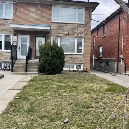 Image 2 - 22 Brandon Avenue, Old Toronto, ON M6H 2C7, Canada - Apartment for rent