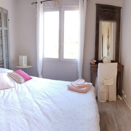 Rent this 3 bed house on 83380 Roquebrune-sur-Argens