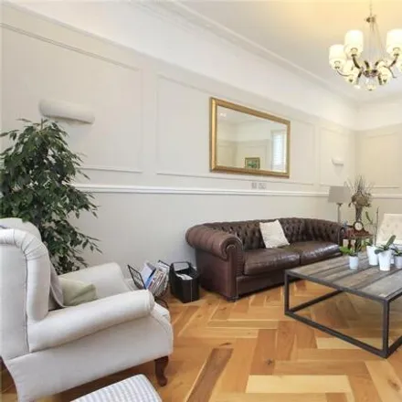 Image 6 - Crescent Grove, London, SW4 7AH, United Kingdom - House for sale
