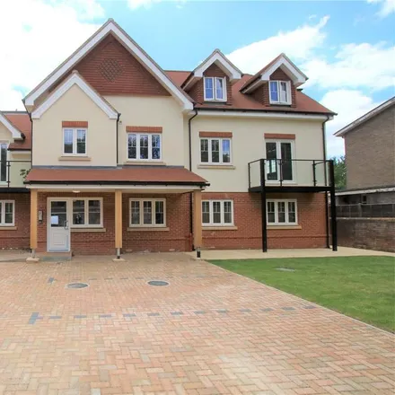 Rent this 2 bed apartment on 5 Westcote Road in Reading, RG30 2AD