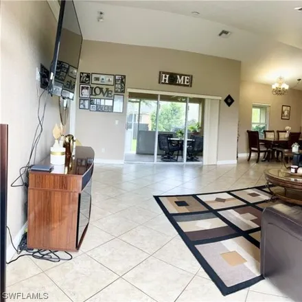 Image 6 - 1011 Northeast 4th Place, Cape Coral, FL 33909, USA - House for sale