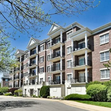 Buy this 2 bed condo on Mc Daniels Circle in Clarendon Hills, DuPage County