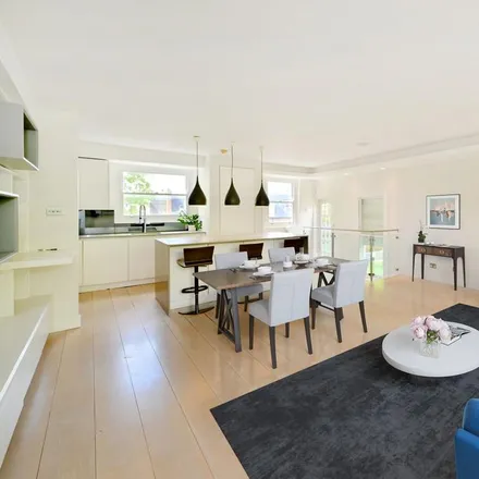 Rent this 3 bed apartment on 23 Kempsford Gardens in London, SW5 9LA