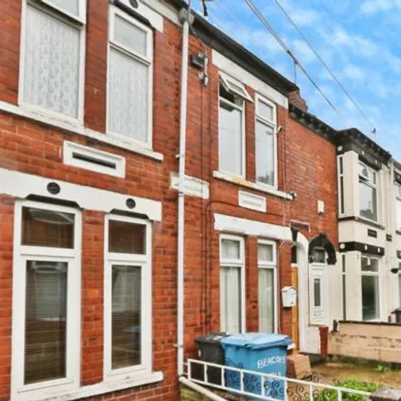 Buy this 2 bed townhouse on Beaconsfield Gardens in Hull, HU5 2JD