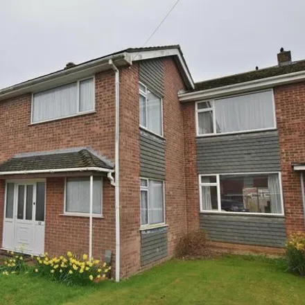 Rent this 4 bed townhouse on Warwick Avenue in New Milton, BH25 6AR