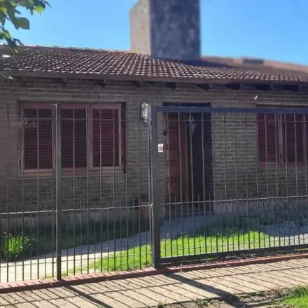 Rent this 2 bed house on Calle 11 in Partido de La Plata, 1896 City Bell