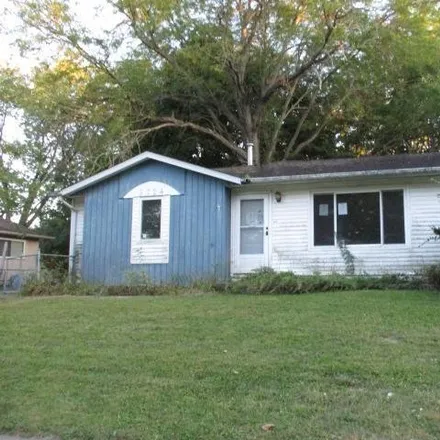 Buy this 3 bed house on 3724 West Carmel Avenue in Peoria, IL 61615