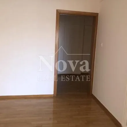 Rent this 3 bed apartment on Γήπεδα μπάσκετ in Περικλέους, Cholargos