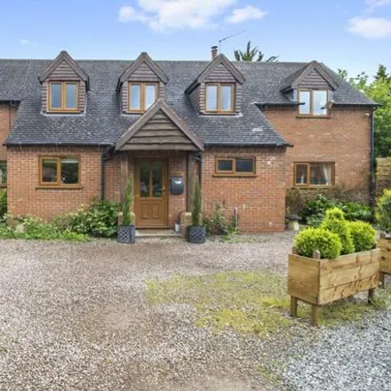 Buy this 5 bed house on Malvern Road in Colletts Green, WR2 4SF