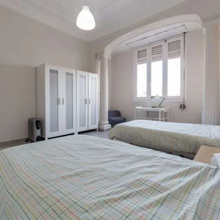 Rent this 5 bed apartment on Carrer de Sueca in 67, 46006 Valencia