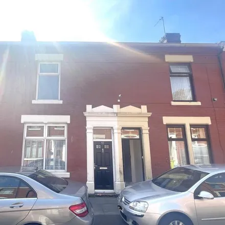 Rent this 3 bed townhouse on 33 Brixton Road in Preston, PR1 4NR