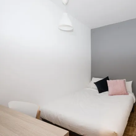 Rent this 5 bed room on Madrid in Calle de Lavapiés, 14