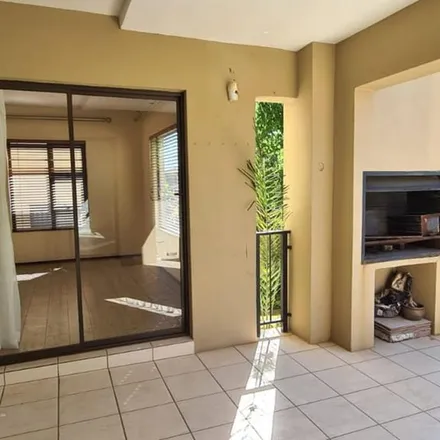 Rent this 3 bed townhouse on During Road in Johannesburg Ward 97, Roodepoort