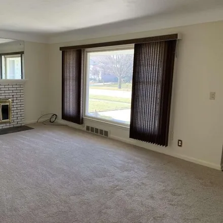 Image 3 - 20686 Maple Lane, Grosse Pointe Woods, MI 48236, USA - House for rent