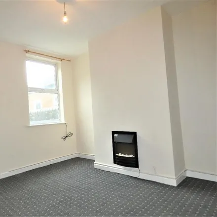 Image 4 - North Road, Burslem, ST6 2DN, United Kingdom - Townhouse for rent