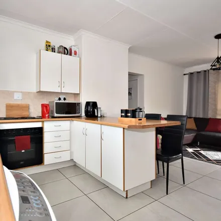 Rent this 2 bed apartment on Trailer Town in Retail Avenue, Bordeaux