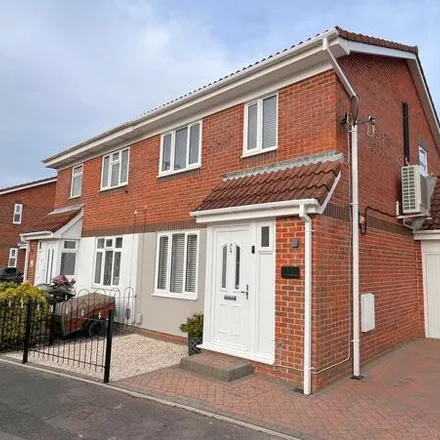 Buy this 3 bed duplex on Dandelion Close in Gosport, PO13 0DY