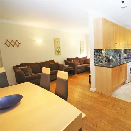 Image 4 - Chris Lee's Ltd, Chiltern Hill, Chalfont St Peter, SL9 9YZ, United Kingdom - Apartment for rent
