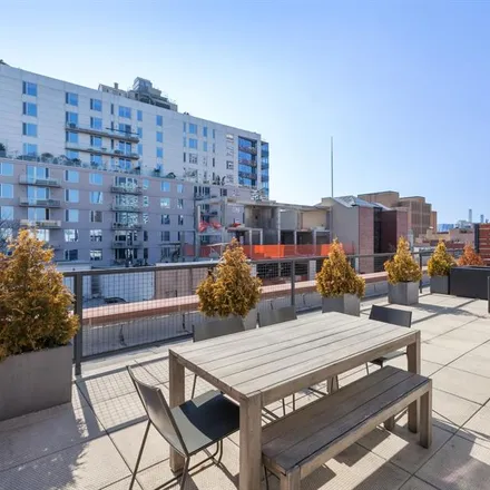 Image 9 - 5 -27 51ST AVE 2B in Hunters Point - Apartment for sale