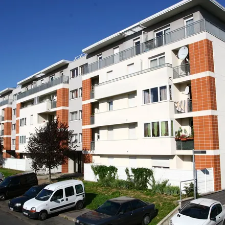 Rent this 3 bed apartment on 6 Rue du Castel in 94000 Créteil, France
