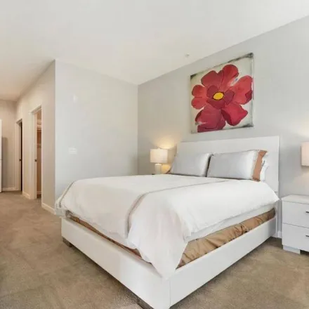 Rent this 2 bed condo on Menlo Park in CA, 94025