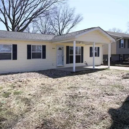 Rent this 4 bed house on 252 St Thomas Drive in Godfrey, IL 62035