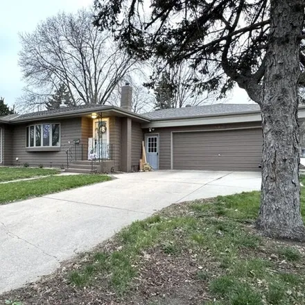 Buy this 3 bed house on 929 West Cedar Avenue in Mitchell, SD 57301