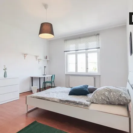 Rent this 4 bed room on Paul-Moor-Grundschule in Adamstraße, 13595 Berlin