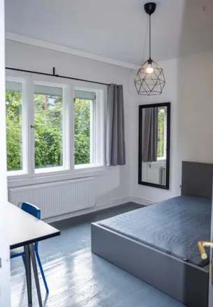 Rent this 3 bed room on Treseburger Ufer 44b in 12347 Berlin, Germany