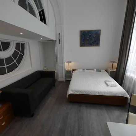 Rent this 3 bed apartment on Rue du Trône - Troonstraat 125 in 1050 Ixelles - Elsene, Belgium