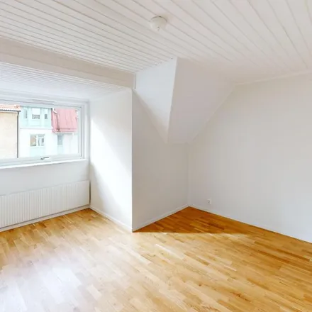 Rent this 3 bed apartment on Första villagatan in 503 42 Borås, Sweden