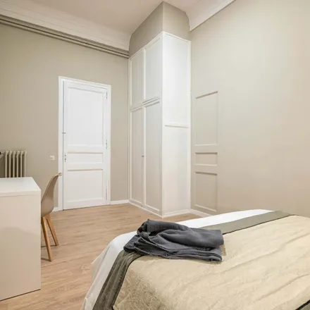 Rent this 7 bed room on Carrer de Balmes in 364, 08006 Barcelona