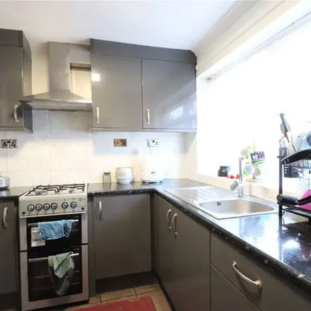 Rent this 3 bed townhouse on Aldwick Close in Farnborough, GU14 8FH