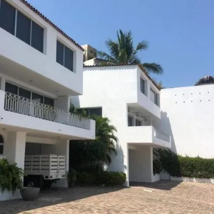 Rent this 4 bed house on Cerrada de la Concha in Zona Federal Base Naval Icacos, 39300 Acapulco