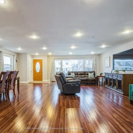Image 3 - 7738 West Jerome Street, Chicago, IL 60631, USA - House for sale