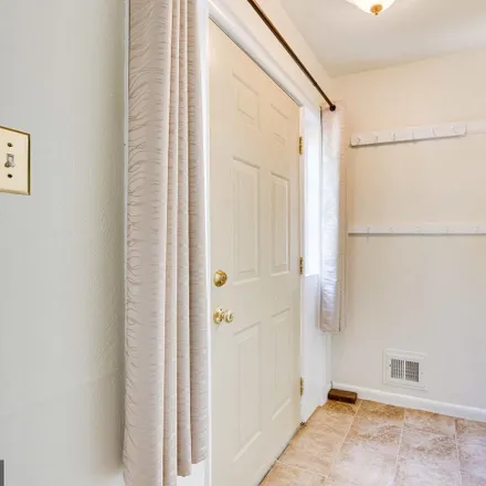 Image 6 - 14801 Maidstone Court, London Towne, Centreville, VA 20120, USA - Townhouse for sale