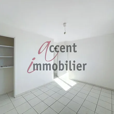 Rent this 3 bed apartment on 603 Route Nationale 7 in 13670 Verquières, France