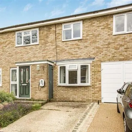 Buy this 3 bed townhouse on Aplins Close in Allied Business Park, AL5 2QB