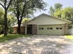 Rent this 3 bed house on 221 E Austin St in Broken Arrow, Oklahoma